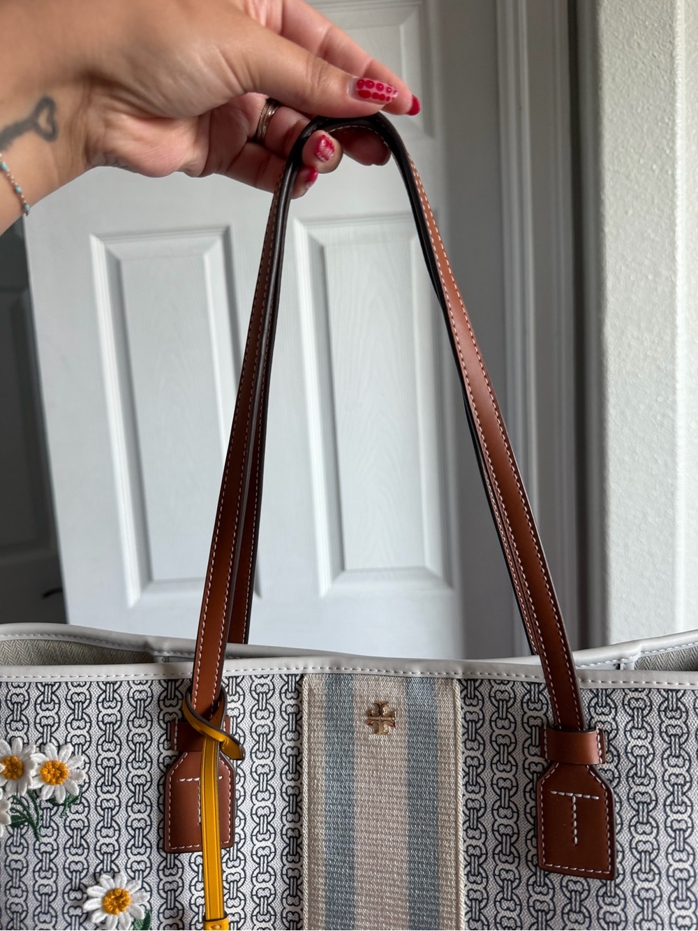 Tory Burch Tote Bag with Daisy Embroidery & Brown Leather Handles - Picture 4 of 8
